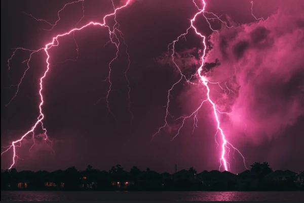 Изображение к статье: Мощная стихия движется на Латвию: страну накроют сильные ливни и грозы - синоптики