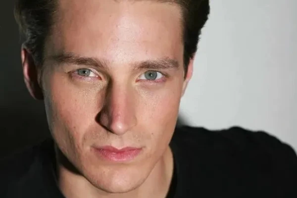 Изображение к статье: Актер Эрнест Хайнц, известный по «Клану Сопрано» и фильму «Обитель зла», выстрелил женщине в лицо во время ДТП