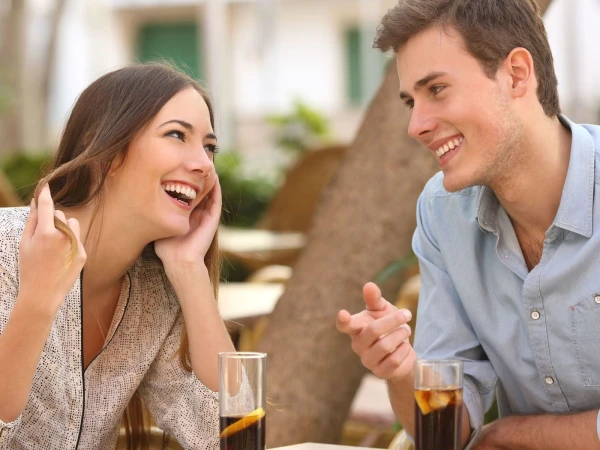 Изображение к статье: Куда смотрит мужчина в первую минуту свидания? Ответ удивляет