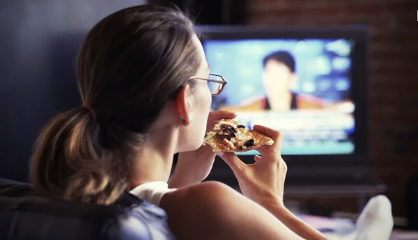 Изображение к статье: Пять привычек за ужином, которых лучше избегать