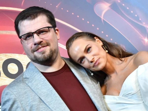 Изображение к статье: 32-летняя супруга Харламова показала фигуру в купальнике на яхте — поклонники в восторге