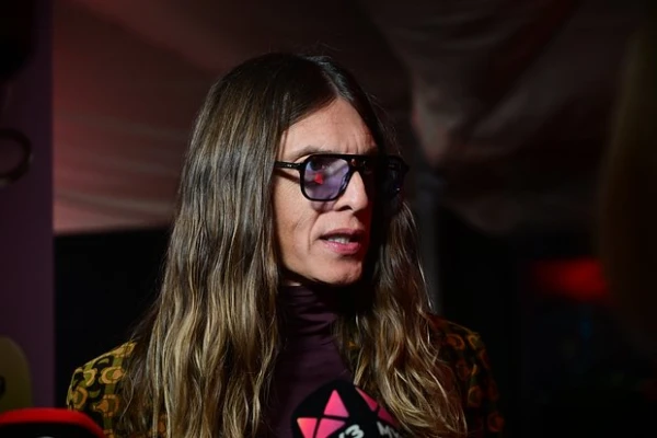 Изображение к статье: Стилист Лисовец назвал надетую задом наперед одежду трендом осени