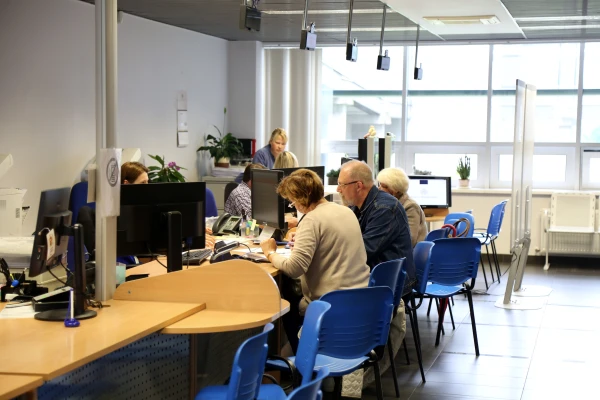 Изображение к статье: ВНЖ по-латвийски: этому дала, а этому не дала