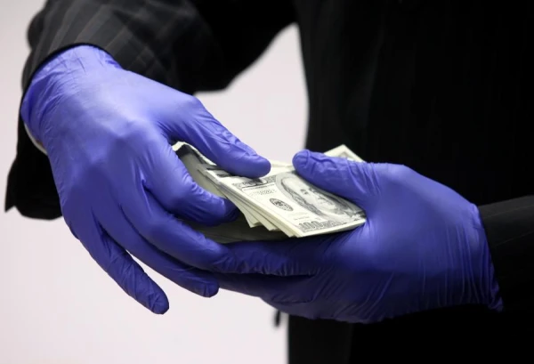 Изображение к статье: Очередные 7,8 млн евро улетели мошенникам: банки фиксируют тысячи случаев обмана