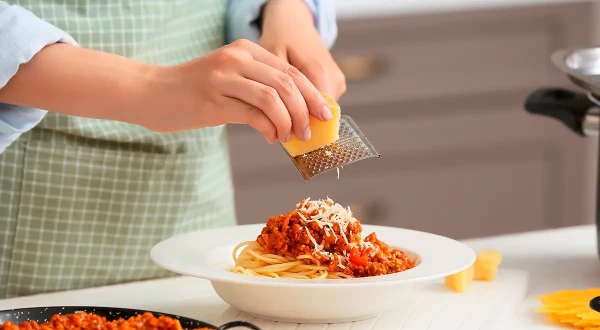 Изображение к статье: Повара назвали неожиданный ингредиент, который сделает домашний соус болоньезе идеальным