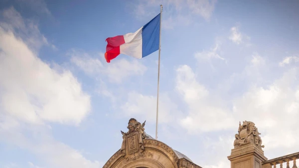 Изображение к статье: Более миллиона человек вышли на демонстрации во Франции