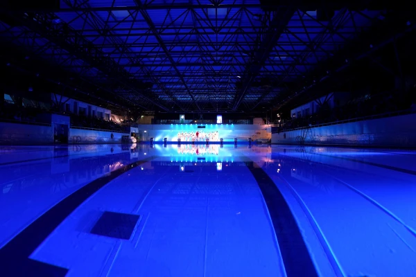 Изображение к статье: Уже в следующие выходные в пяти городах Латвии пройдёт ночной заплыв. Участие бесплатное