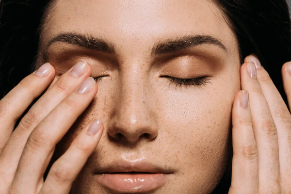 Изображение к статье: На глазок: правила осеннего ухода за кожей век