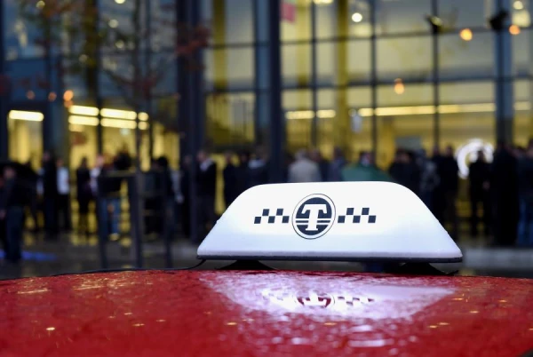 Изображение к статье: В Риге водитель такси помогла полицейским задержать нелегальных мигрантов