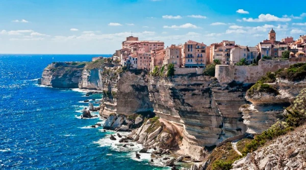 Изображение к статье: Толпы ушли, солнце осталось: 6 туристических мест, которые стоит посетить осенью