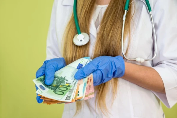 Изображение к статье: Латвийские медики готовятся бороться с «жадным» правительством Силини