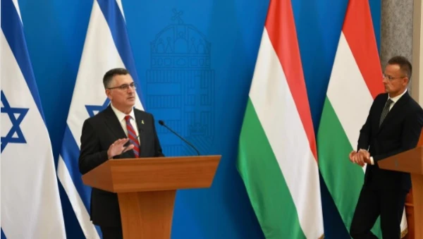 Изображение к статье: Господин Сиярто (справа) старается войти в ближневосточный контекст.