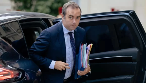 Изображение к статье: Зато мсье Лекорню умеет прикидываться начальником.