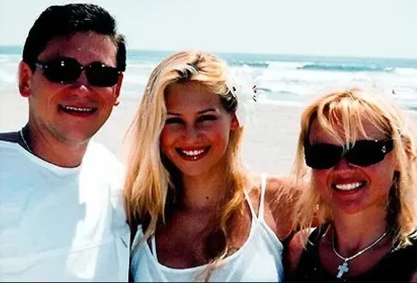 Изображение к статье: Сергей и Алла всегда не чаяли любви в доченьке.