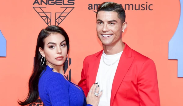 Изображение к статье: Беременность ускорила свадьбу? СМИ сообщили о возможном пополнении в семье Роналду