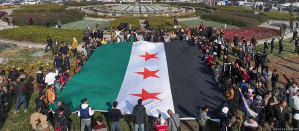 Изображение к статье: Выгнали Асада, погуляли с флагом.