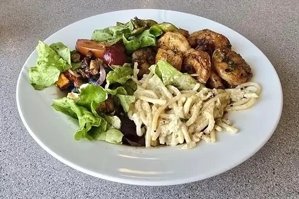 Изображение к статье: Мясико с макарошками можно приготовить по-всякому.