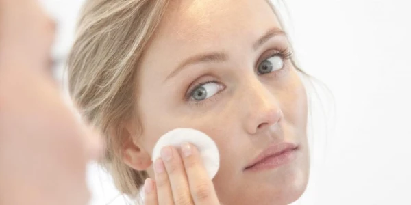 Изображение к статье: Как не испортить кожу во время снятия макияжа — советы косметологов