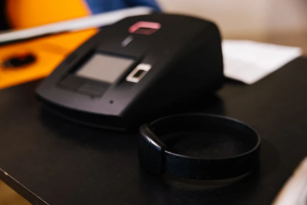 Изображение к статье: Электронный надзор с 1 июля применен лишь к одному человеку в Латвии