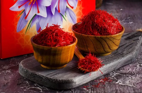 Изображение к статье: Красные нити и золотой настой: чем удивляет шафрановый чай