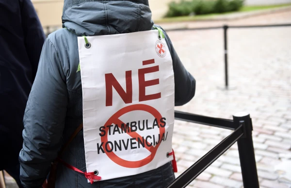 Изображение к статье: Правящая коалиция трещит по швам: премьер может уволить министра благосостояния?