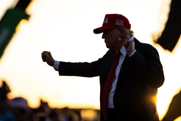 Изображение к статье: Трамп вводит новые пошлины на лекарства, грузовики и мебель