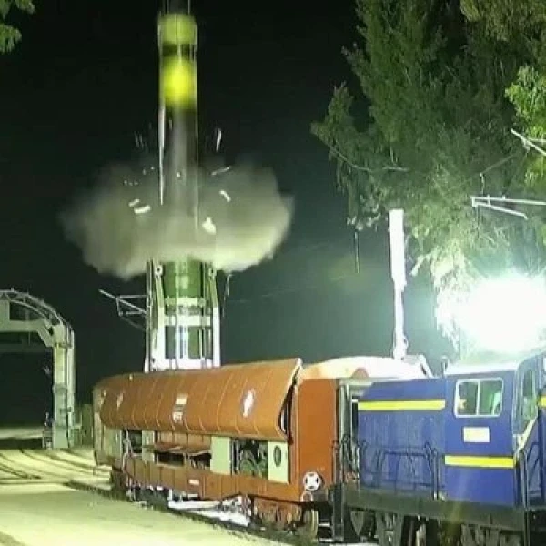 Изображение к статье: Индия впервые запустила баллистическую ракету с поезда