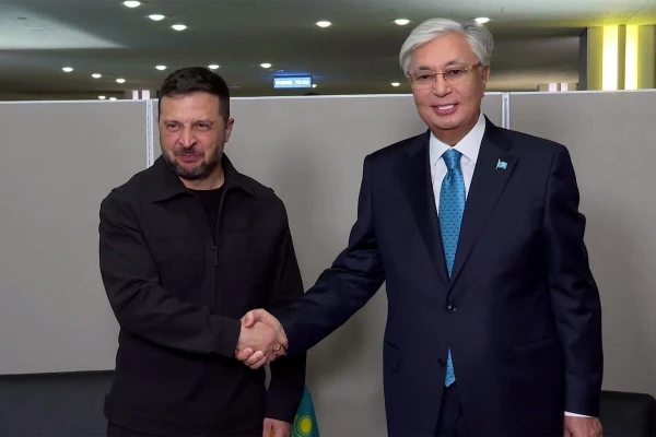 Изображение к статье: Без русского языка! Токаев и Зеленский решили общаться на английском языке