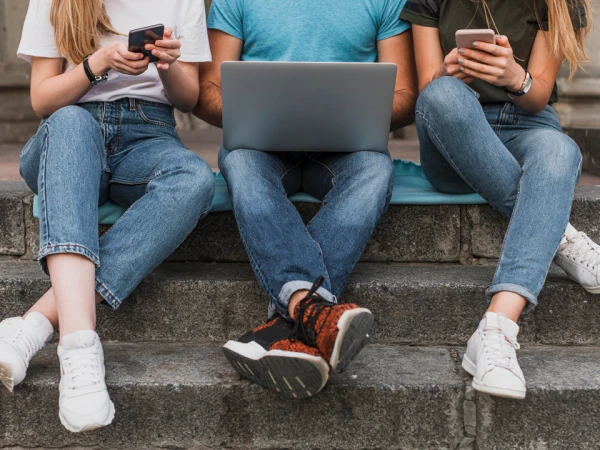 Изображение к статье: Почему кожа лица страдает от «синих» экранов: советы дерматолога