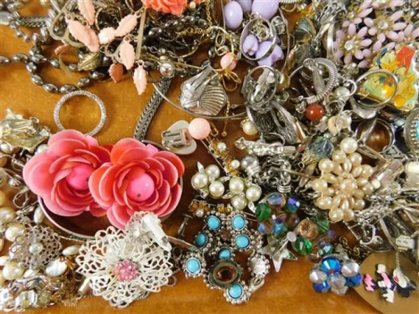 Изображение к статье: Уход за бижутерией: как правильно чистить и хранить украшения