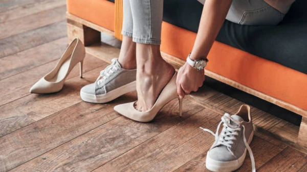 Изображение к статье: Назван самый опасный для ног вид обуви на каблуке