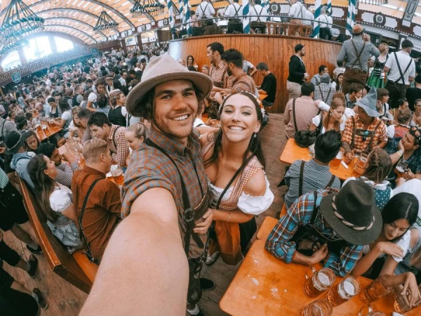 Изображение к статье: Полиция временно закрыла вход на Октоберфест из-за толп