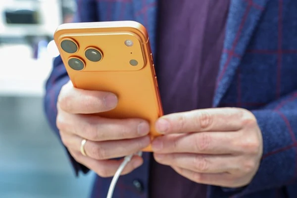 Изображение к статье: Apple раскрыла тайну царапин на iPhone 17 Pro