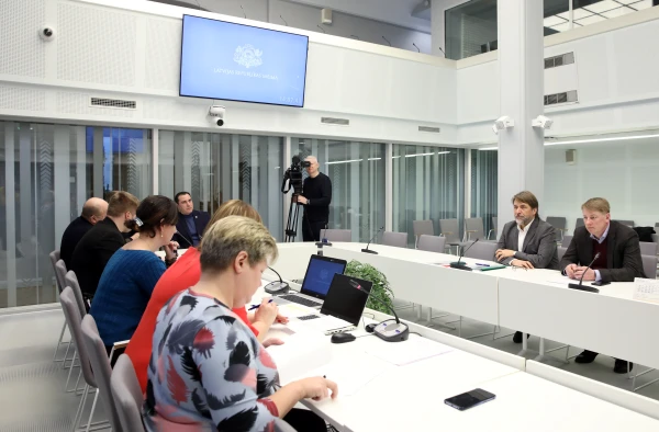 Изображение к статье: Заседание парламентской комиссии Сейма по OIK в 2020 году.