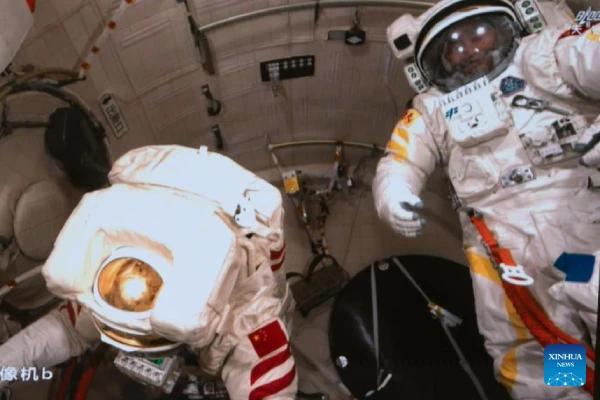 Изображение к статье: Тайконавты прославляют Поднебесную.