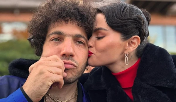 Изображение к статье: Селена Гомес и Бенни Бланко показали первые кадры после свадьбы