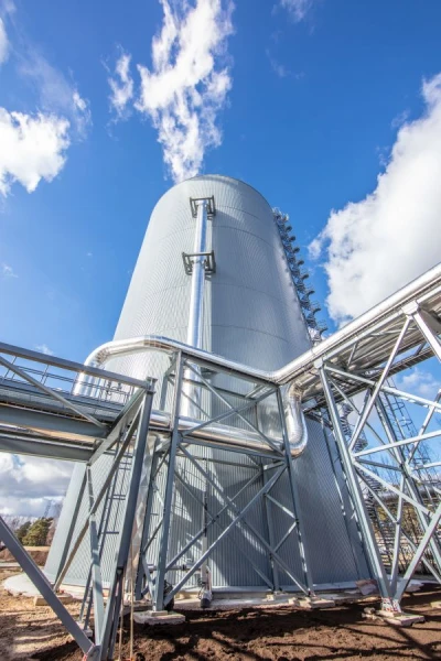 Изображение к статье: Система аккумуляции теплоэнергии на ТЭЦ-2, введенная в эксплуатацию в 2021 году. Фото latvenergo.lv