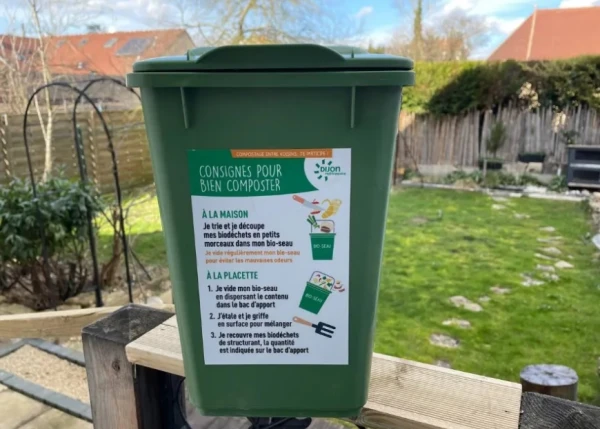 Изображение к статье: В таких контейнерах населению Пятой Республики предлагается выращивать компост.