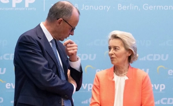 Изображение к статье: Фридрих решил напомнить Урсуле, кто ей зарплату платит.