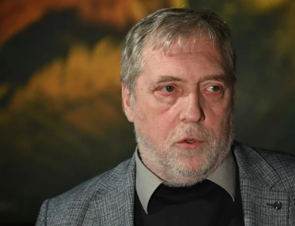 Изображение к статье: Никита Владимирович всегда находится в тени великого отца.