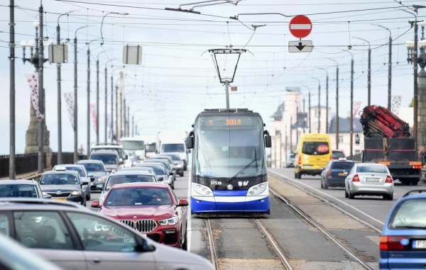 Изображение к статье: В общественном транспорте Риги и поездах будут популяризировать латышский язык