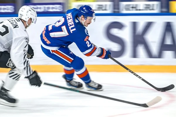 Изображение к статье: Получивший гражданство хоккеист из США захотел сыграть за сборную России