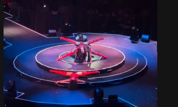 Изображение к статье: «Моя матушка-земля!» В Москве выступил американский певец Джейсон Деруло