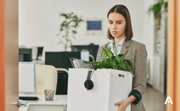 Изображение к статье: Как выгоднее уволиться в Латвии: по «собственному» или «по сокращению»?