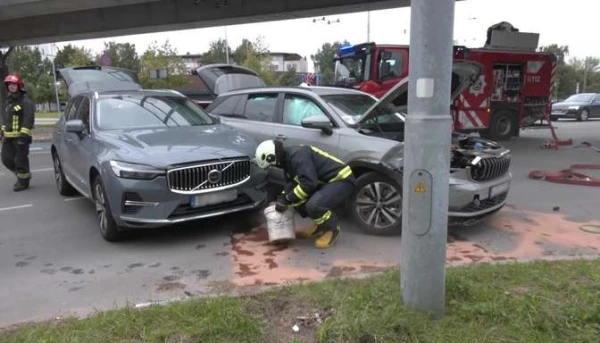 Изображение к статье: Женщина проехала на красный и устроила тройное ДТП – на всё у неё в ответ одно слово