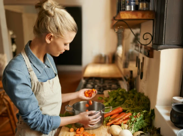 Изображение к статье: Хотите похудеть — готовьте еду дома!