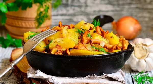 Изображение к статье: Не бросают сразу на сковородку: шеф-повара жарят картошку с корочкой так