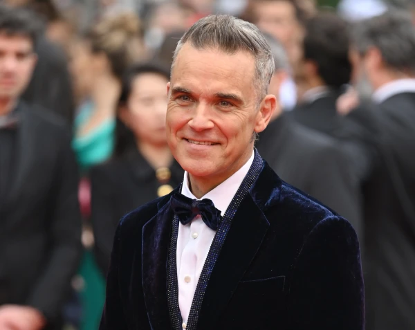 Изображение к статье: Он не выходит на сцену без страха: что происходит с Робби Уильямсом