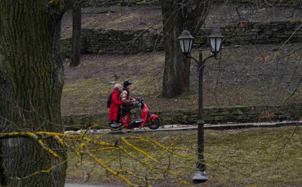 Изображение к статье: В Латвии временно запрещена эксплуатация скутеров Ride, на которых погибли две девочки