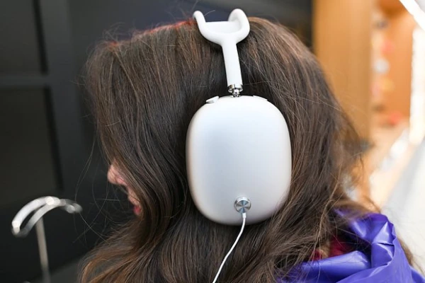 Изображение к статье: Жуть: пользователи наушников Apple услышали свист в ушах